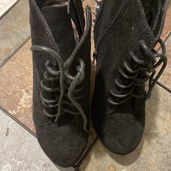 Woman’s wedge boots - Picture 2 of 10